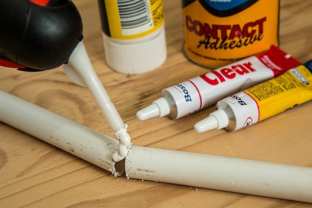 Hoe verwijder je hardnekkige lijmresten van je trap